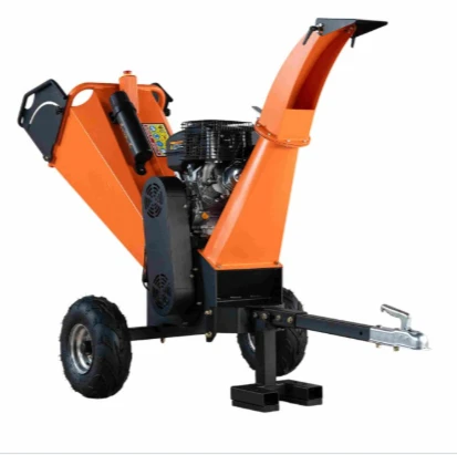 Cippatrice per legno a tamburo trainabile da 15 HP